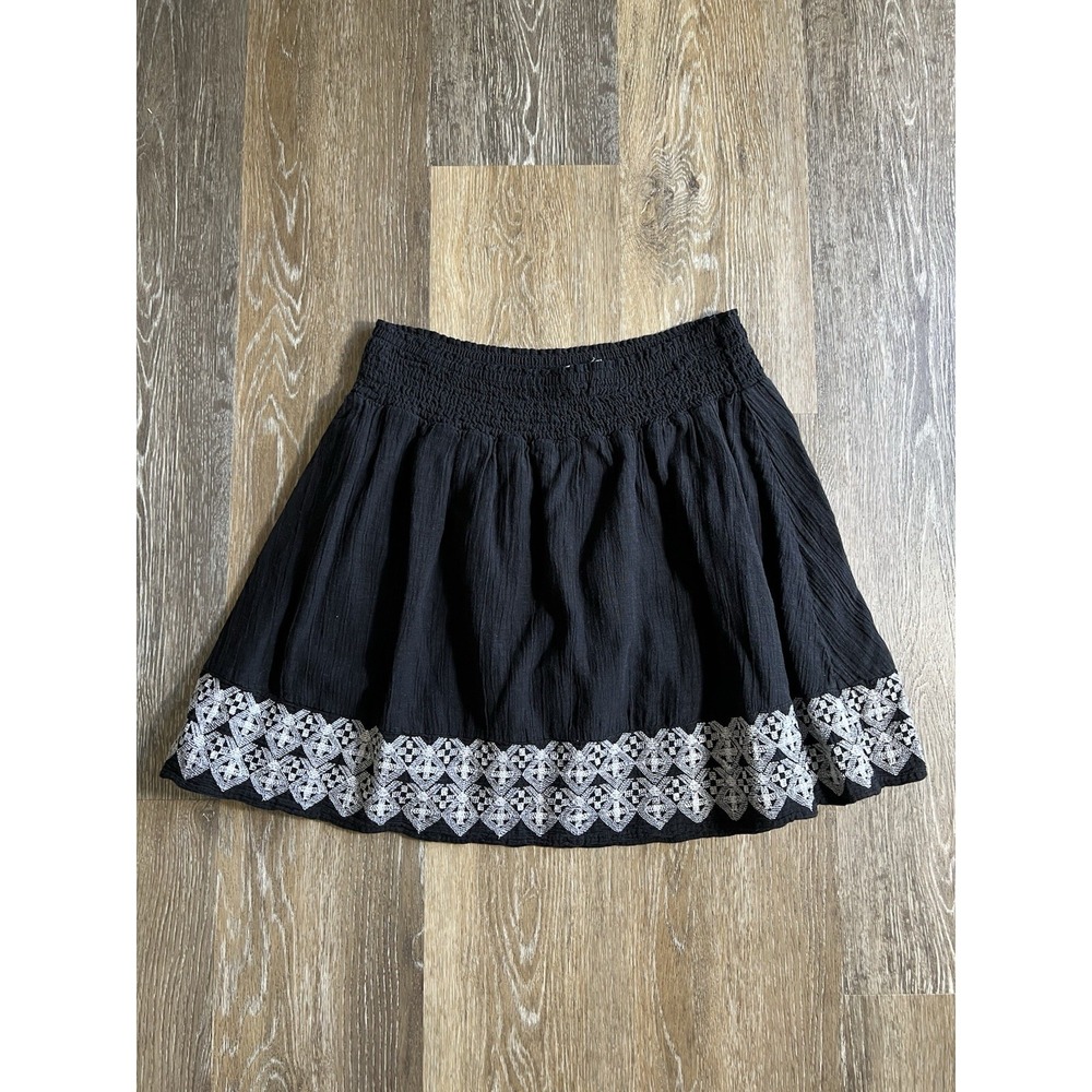 Old navy size medium Black and white boho mini skirt